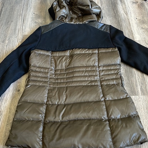 Kennith Cole Women’s Army Green and Black Duck Down Wool Jacket, size medium - Picture 13 of 15